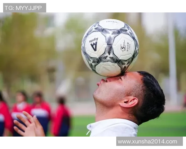 苏联著名足球明星的辉煌时代与绿茵场上的荣耀传奇